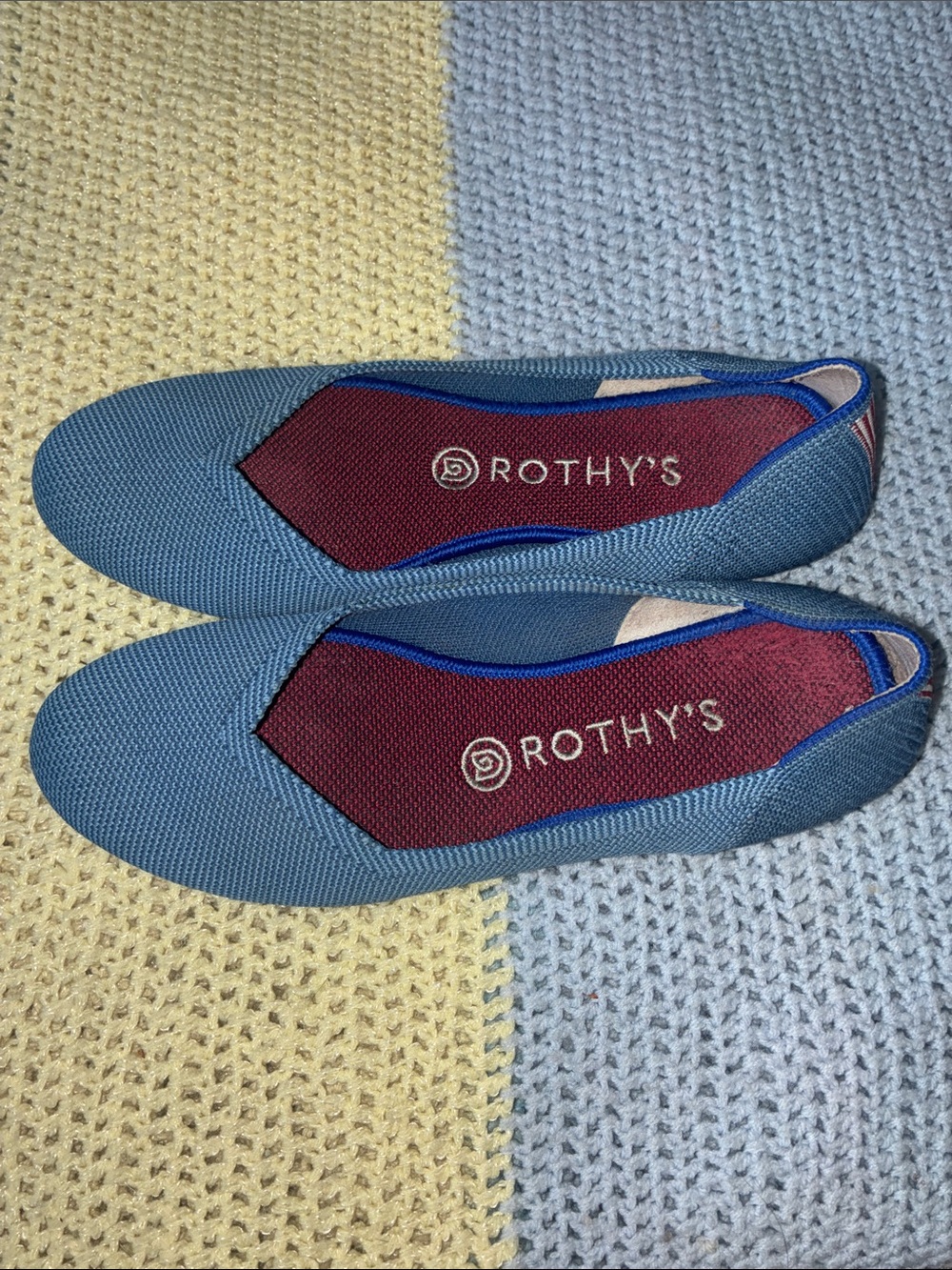 ROTHY’S EUC Women’s Light Blue Knit Slip-On Flats With Burgundy Insole, Size 7.5 - Picture 2 of 10